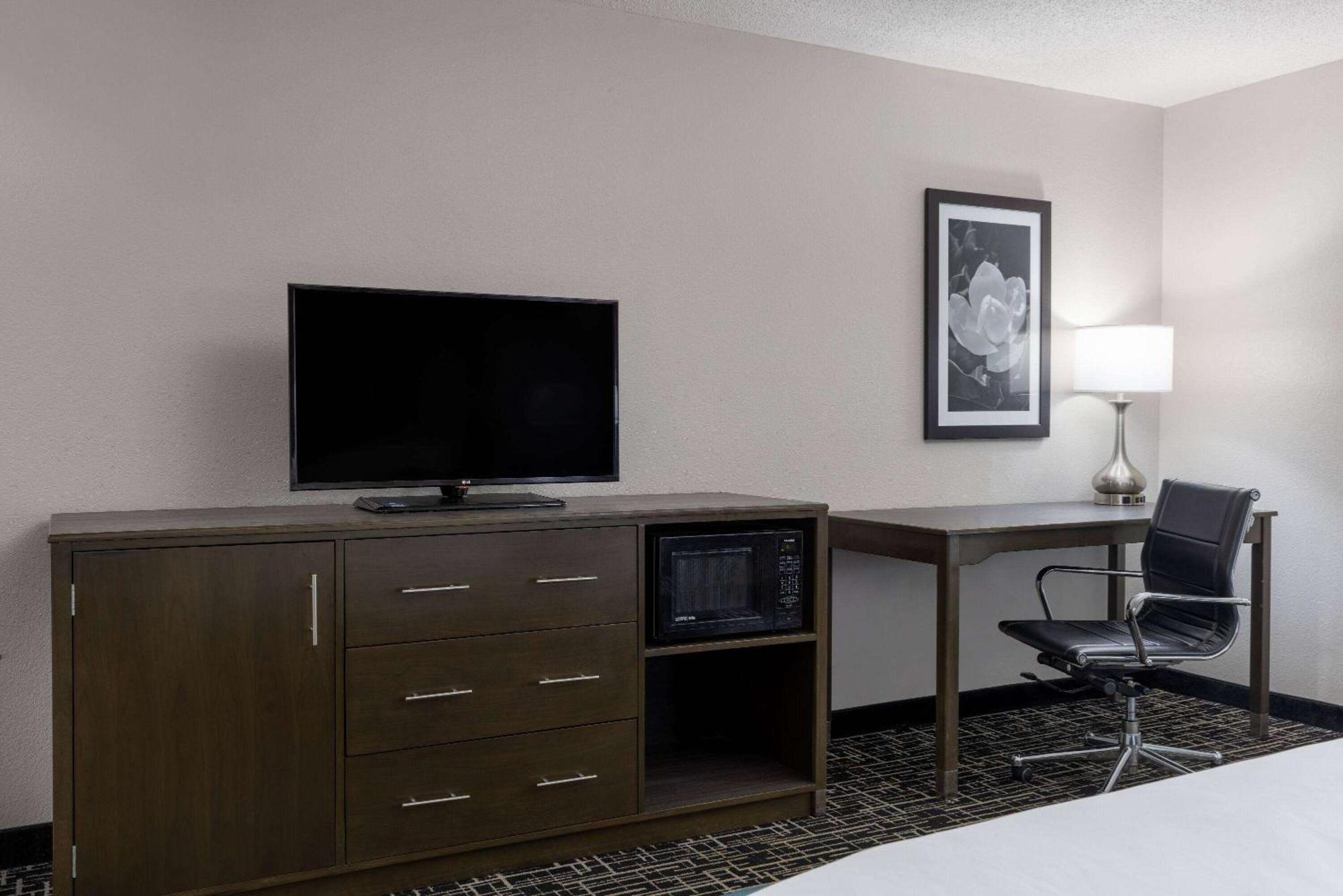 La Quinta By Wyndham Covington Hotel Ngoại thất bức ảnh