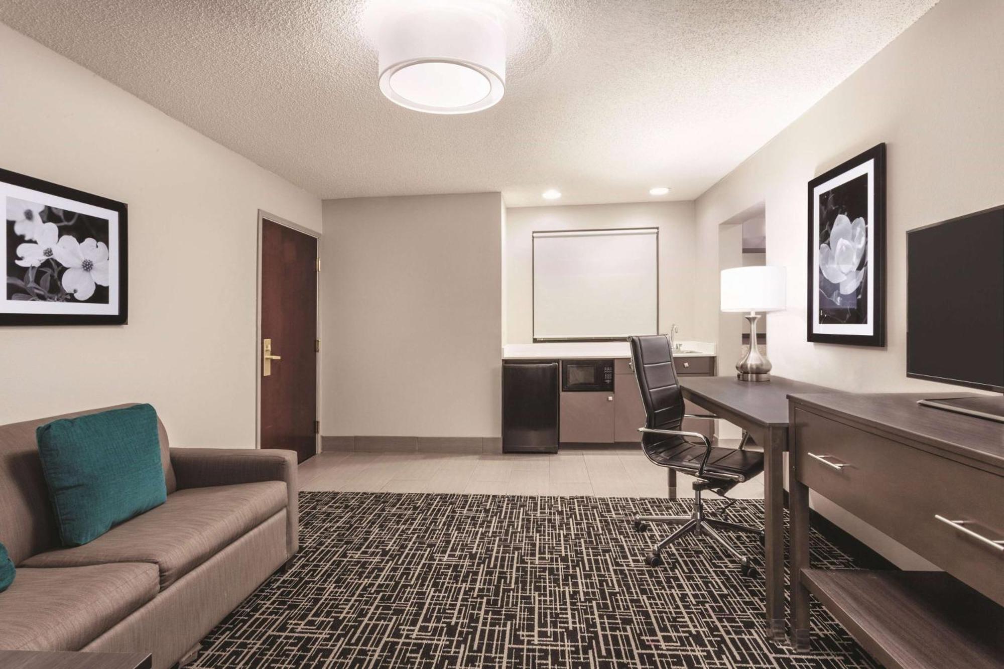 La Quinta By Wyndham Covington Hotel Ngoại thất bức ảnh